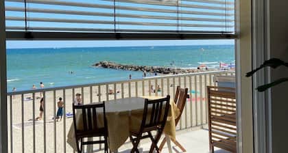 Appartement Luxe, 1Úre Ligne sur la Plage, T3, Climatisé, Terrasse,plancha,wifi