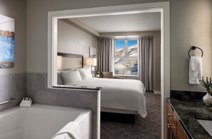 2 室のベッドルーム、セーフティボックス (室内)、デスク、アイロン / アイロン台