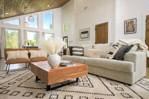 Televisión, chimenea, oficina