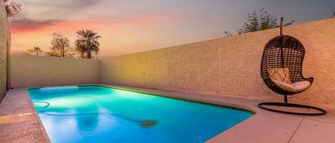 Alberca al aire libre y alberca climatizada