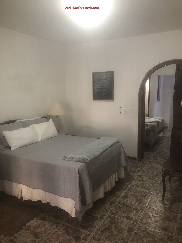 2 Schlafzimmer, BĂŒgeleisen/BĂŒgelbrett, WLAN, BettwĂ€sche