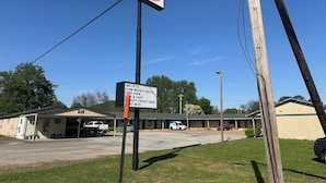 Exterior - Super Inn (Newport)