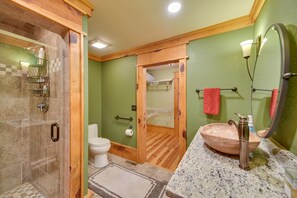 Hair dryer, towels - Luxurious Lakefront Paradise in Scottsboro w/ Dock (Scottsboro)