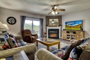 Télévision, cheminée