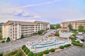 Exterior - HUGE 4 Bed/3 Bath • FREE Dollywood Ticket • Whispering Pines 634 • Pools (Pigeon Forge)