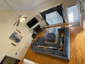 Smart-TV, Kamin, Drucker