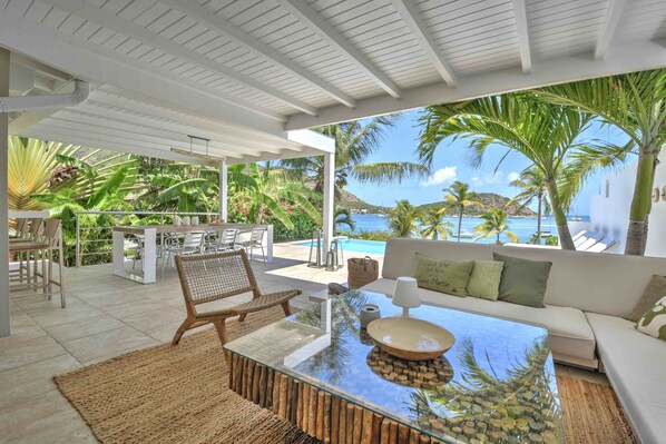 Outdoor dining - The best view of the island ! (Cul-de-Sac)