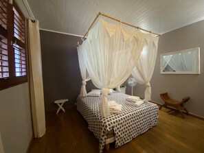 3 bedrooms, in-room safe, desk, iron/ironing board