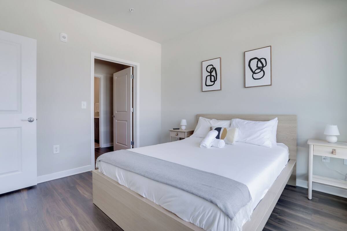 Business Apartment, 3 Bedrooms, Balcony | Premium bedding, desk, blackout curtains, free WiFi