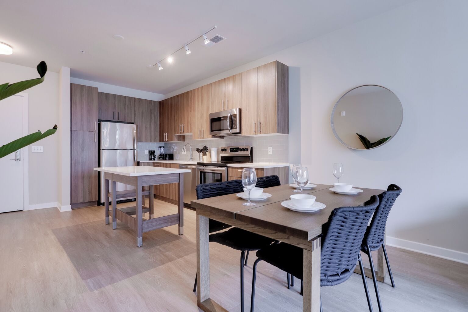 Business Apartment, 1 Bedroom, Balcony | Dining room