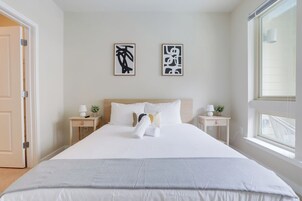 Ropa de cama de alta calidad, escritorio y cortinas blackout 