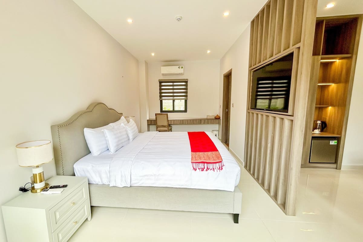 Phòng đơn Deluxe | Bộ đồ giường cao cấp, minibar, bàn 