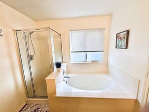 Handtücher, Seife, Shampoo, Toilettenpapier