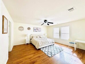3 bedrooms, iron/ironing board, WiFi, bed sheets