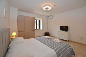 3 bedrooms, free WiFi, bed sheets