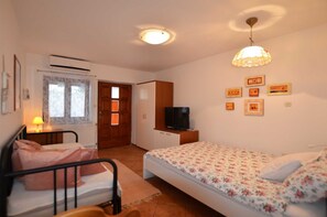 1 bedroom, free WiFi, bed sheets - Greta studio 1 with terrace (Rovinj)