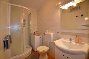 Shower, towels - Greta studio 2 with terrace (Rovinj)