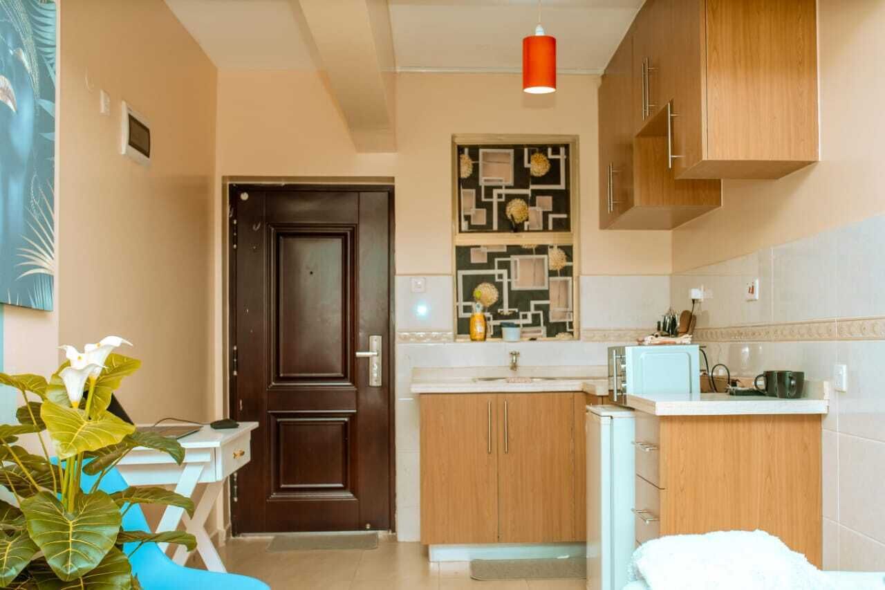 Estudio City | Cocina privada | Frigorífico y utensilios de cocina