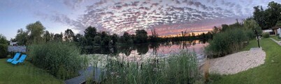 Vacation accommodation by a private lake, surrounded by nature in Ketzin, not far from Berlin
