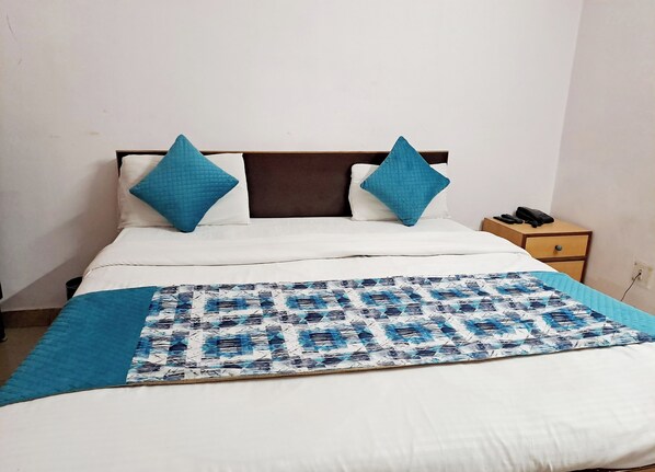 7 عدّة غرف نوم ومكتب وواي فاي مجانًا وملاءات أسرّة