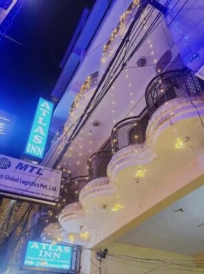 تفاصيل الفندق من الخارج