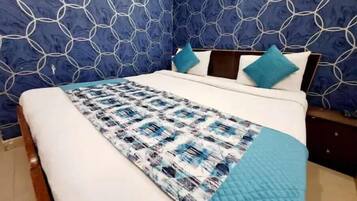 7 bedrooms, desk, free WiFi, bed sheets