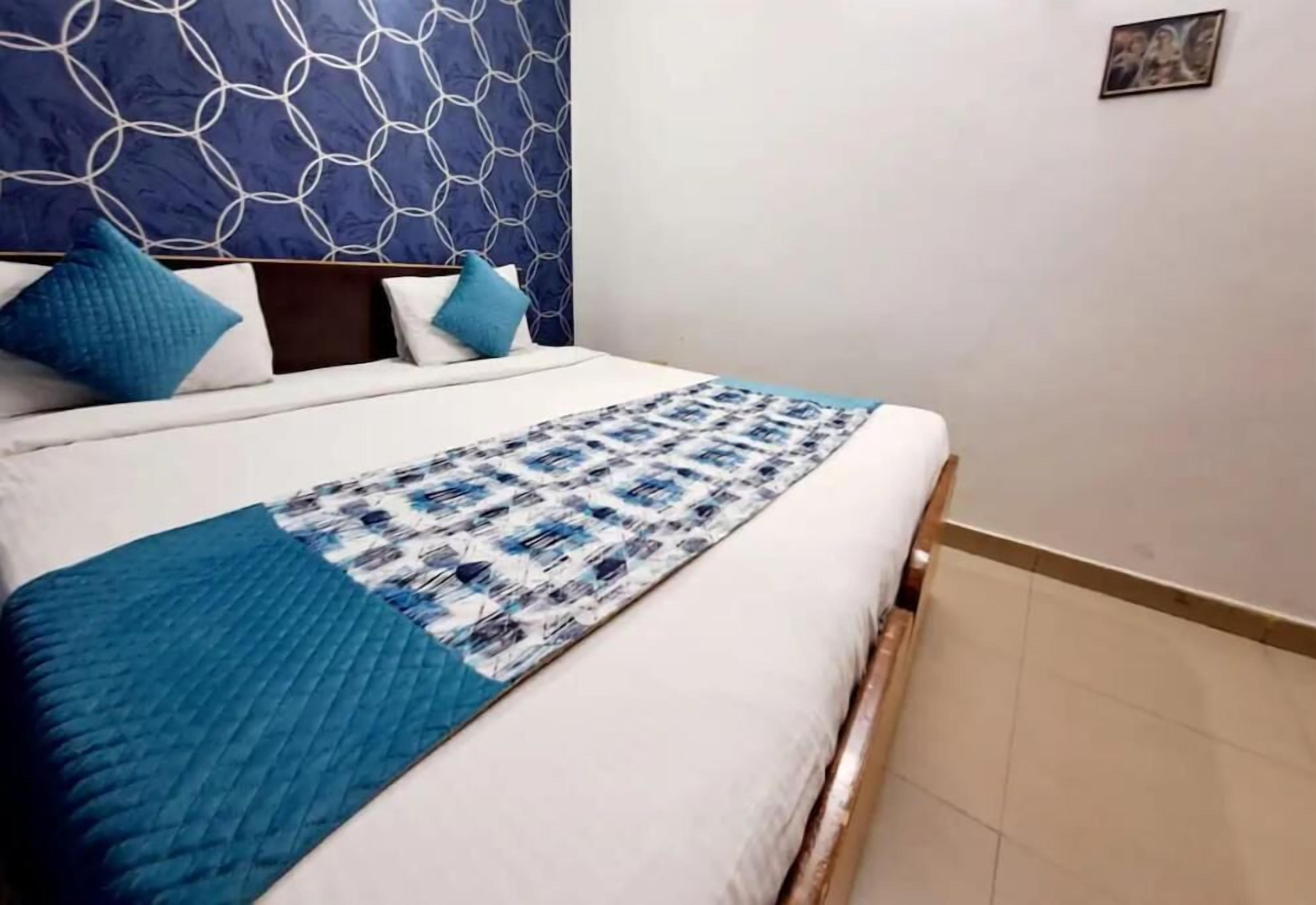 7 bedrooms, desk, free WiFi, bed sheets