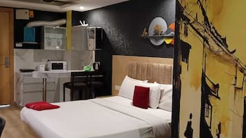 7 bedrooms, WiFi, bed sheets