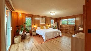 3 bedrooms, desk, travel crib, free WiFi