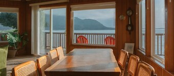 Secluded, Bayfront Escape, Luxury Hot Tub, EV Charger, King Beds, Pets OK