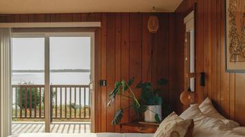 3 bedrooms, desk, travel crib, free WiFi