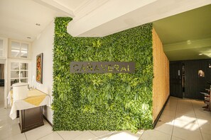 Restaurant - Caña Brava Inn (Cañas)