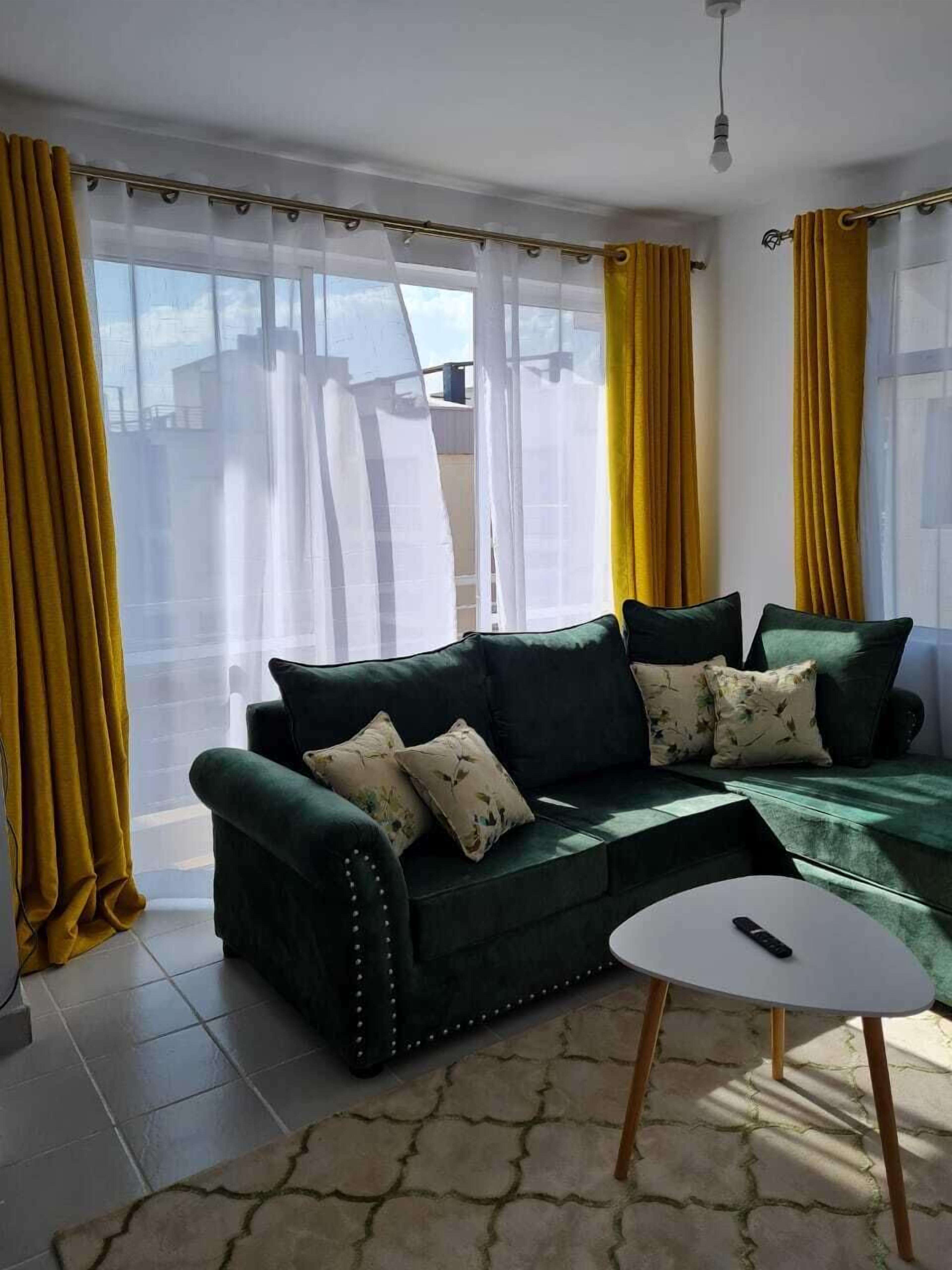 Elite-Apartment | Wohnbereich | 24-Zoll-Smart-TV mit Digitalempfang