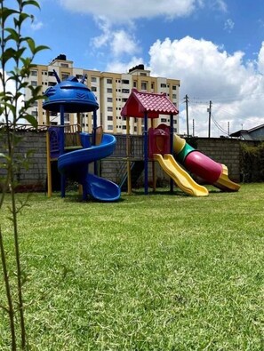 Tempat bermain anak - outdoor