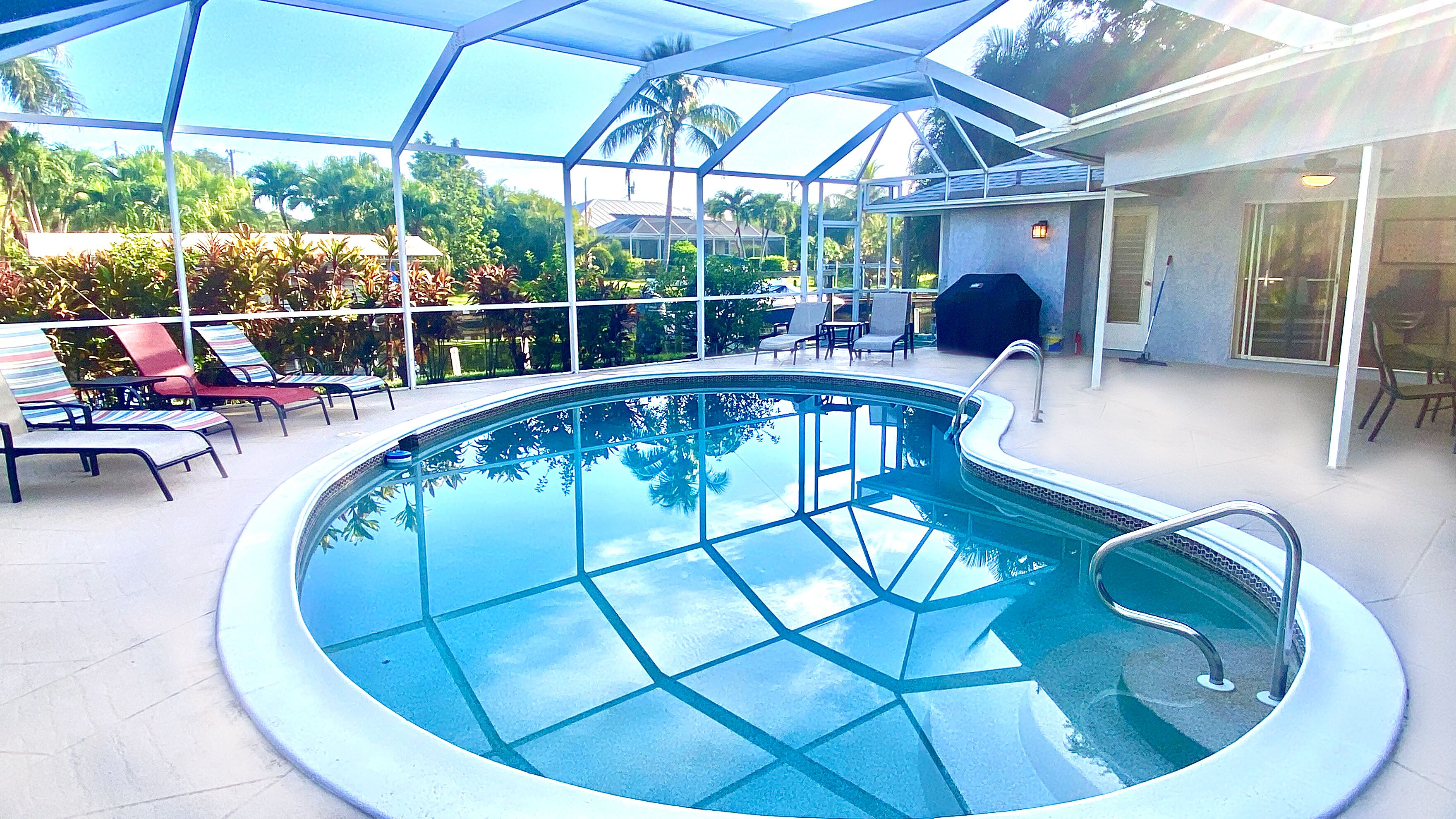 Stunning  4br canal home minutes to everything southwest Florida offers