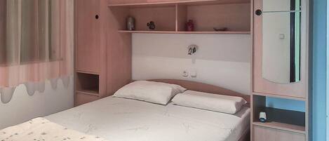 熨斗/熨衫板、免費 Wi-Fi、床單