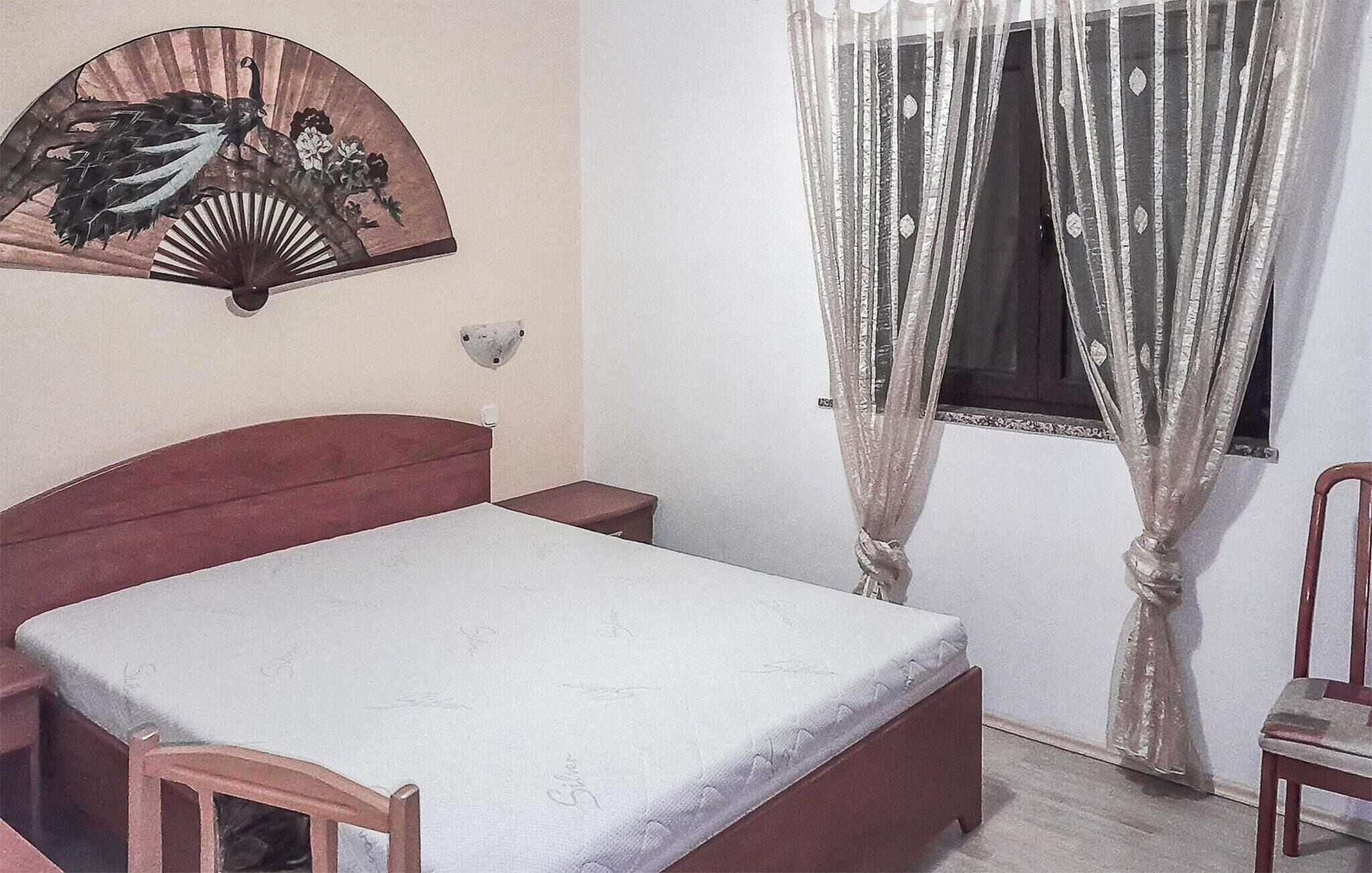 Tabla de planchar con plancha, wifi gratis y ropa de cama 