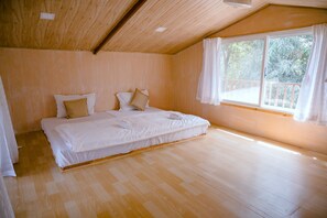 6 bedrooms, WiFi, bed sheets - Luxurious Wood Villa At Alibaug Beach Pet Friendly (Thal)