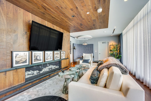 Living area - Ski-In/Ski-Out Resort Studio w/ Views in Park City (Park City)