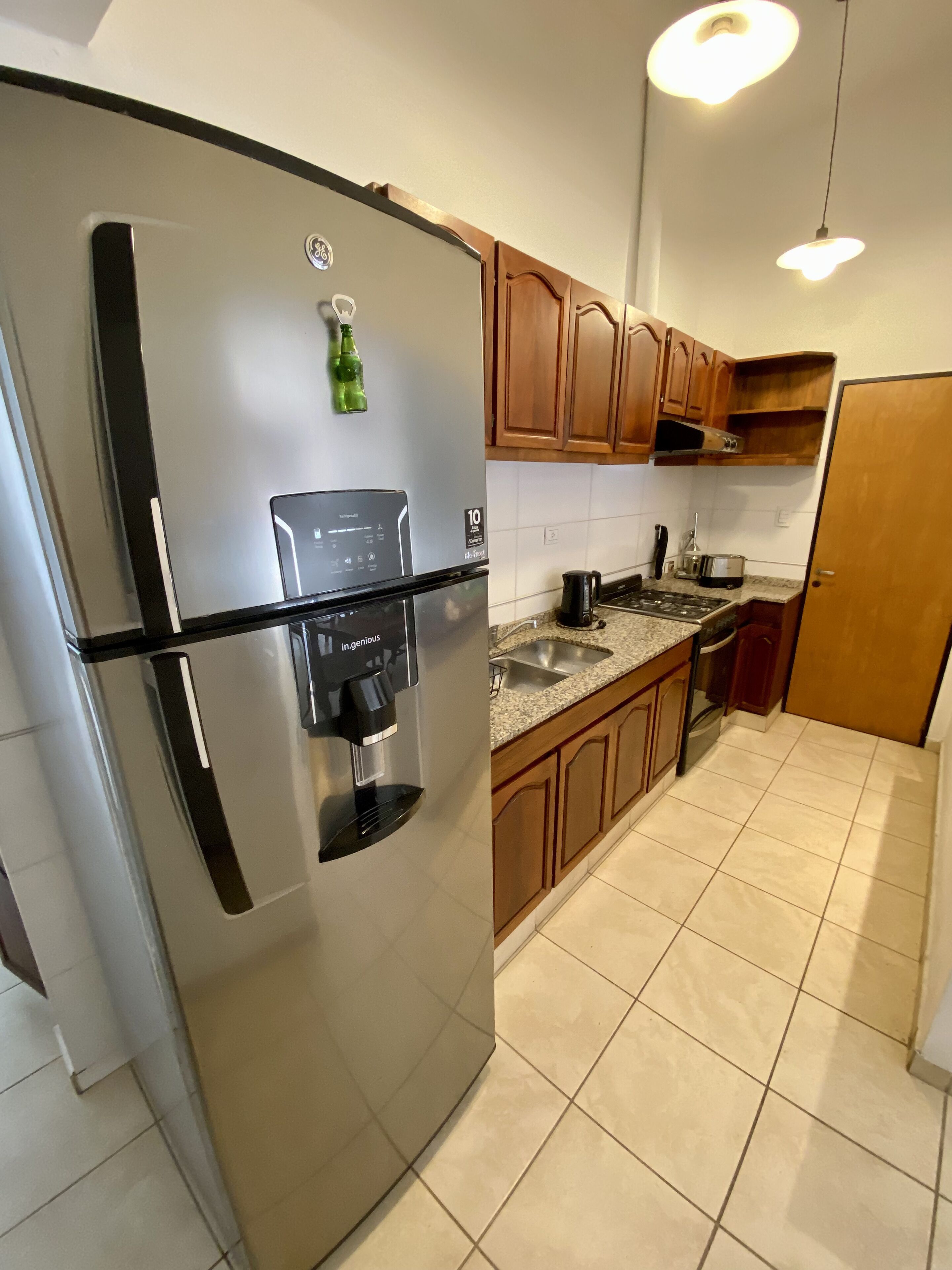 Réfrigérateur, micro-ondes, four, cafetière/bouilloire