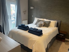 House | 3 bedrooms, iron/ironing board, free WiFi, bed sheets