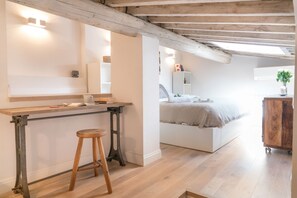 2 chambres, fer et planche à repasser, Wi-Fi, draps fournis