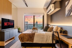 1 bedroom, desk, WiFi, bed sheets