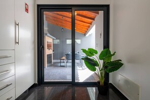 Interior - Luxury Haven: Heated Pool, AC & Sun 
 (Ponta do Sol)