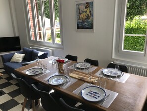 Dining - Villa in Cabourg, 3 mn walk from the beach, 9 mn from the casino. (Cabourg)