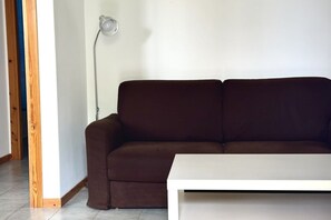 TV -  M102 - Marcelli, delightful three-room apartment with garden (Marcelli)