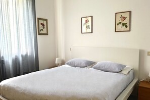 2 bedrooms, bed sheets -  M102 - Marcelli, delightful three-room apartment with garden (Marcelli)