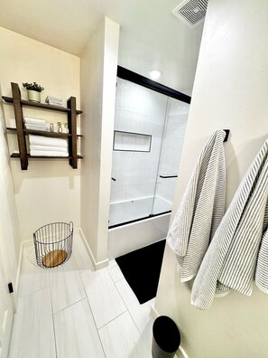 Hair dryer, towels, soap, shampoo - Stylish Comfort in the Heart of OKC. Fully Renovated in a Quiet Neighborhood (The Village)