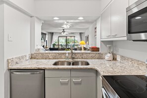 Fridge, microwave, oven, stovetop - Kingston Laurel 208 2nd floor Elevator,Pool,Beach (Myrtle Beach)