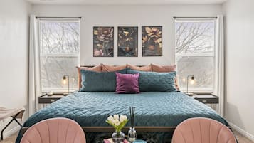 4 slaapkamers, een bureau, een strijkplank/strijkijzer, reisbedje